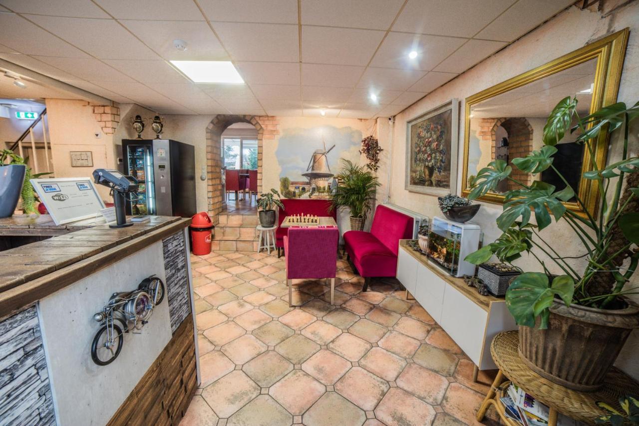 Hotel Le Provencal สเลาส์ ภายนอก รูปภาพ