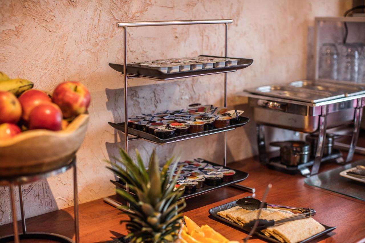 Hotel Le Provencal สเลาส์ ภายนอก รูปภาพ