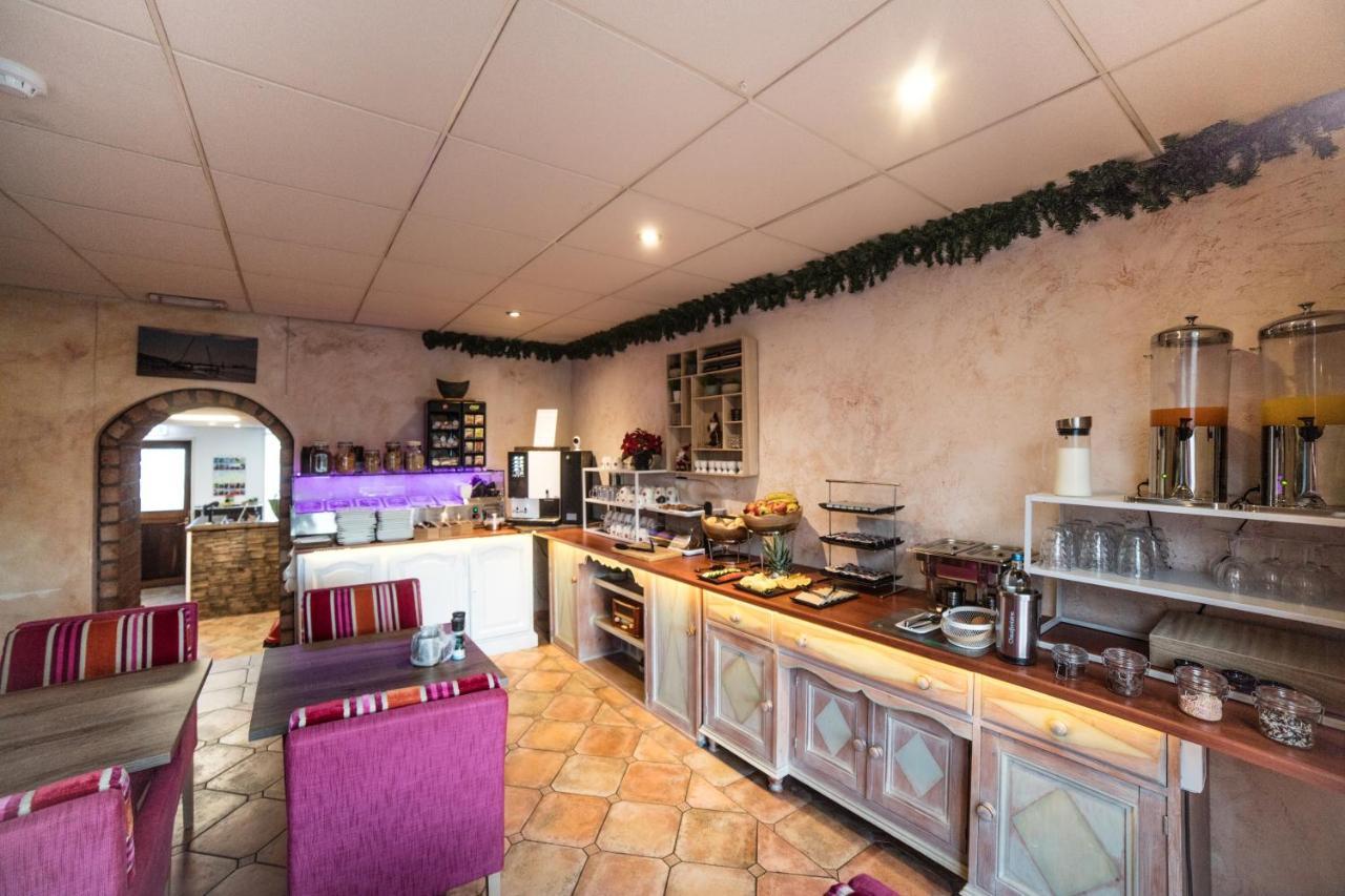 Hotel Le Provencal สเลาส์ ภายนอก รูปภาพ