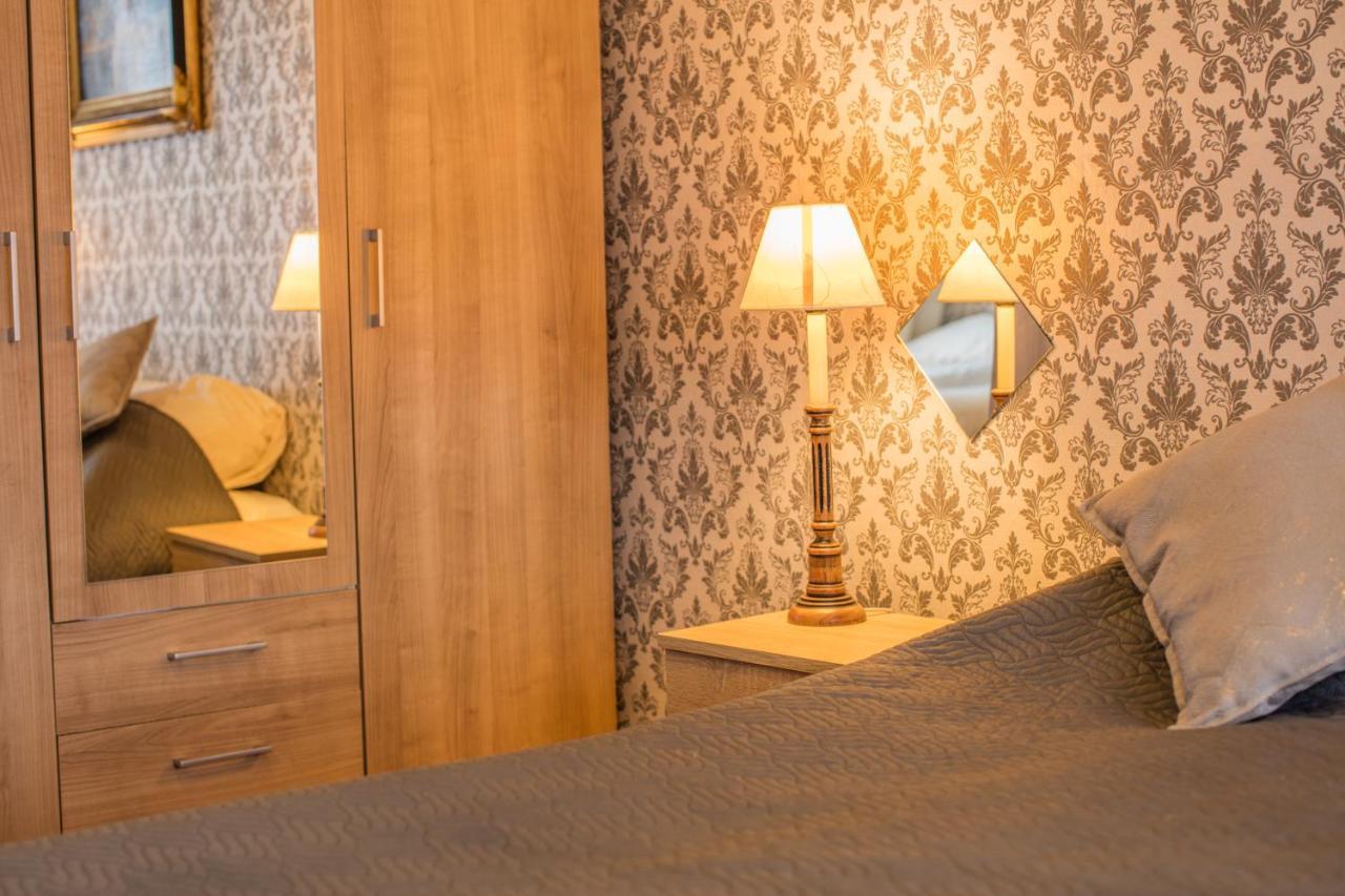 Hotel Le Provencal สเลาส์ ภายนอก รูปภาพ